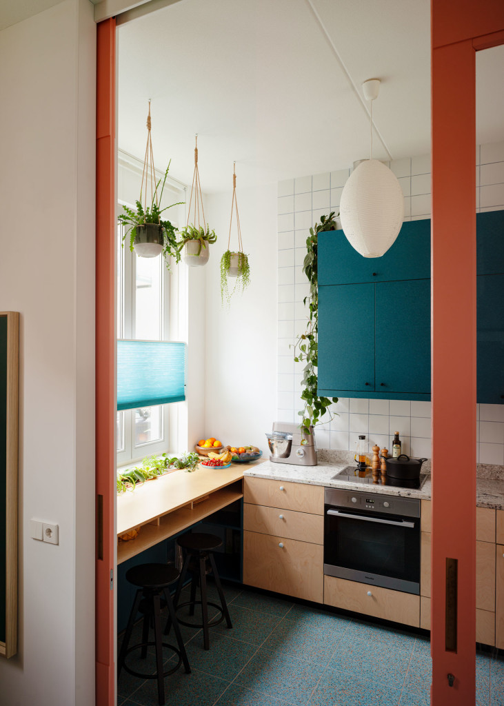 3-Lagado-architects-workhome-playhome-Rotterdam-interior-blue-orange-terrazzo-pink-sliding-door-kitchen-blue-valchromat-by Ruben Dario Kleimeer